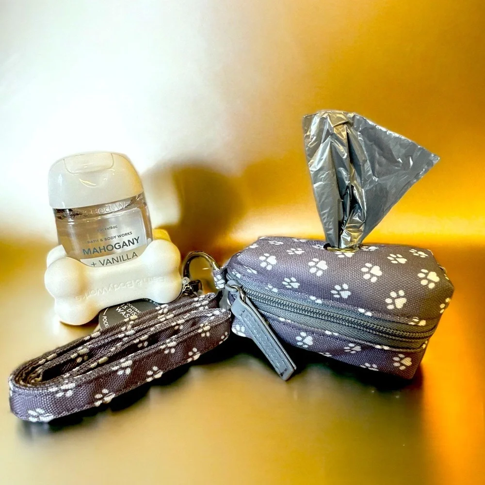 BATH & Body Works BUNDLE!! Wearable Doggie Clean-Up Bags PocketBac Holder and…. - Picture 1 of 6